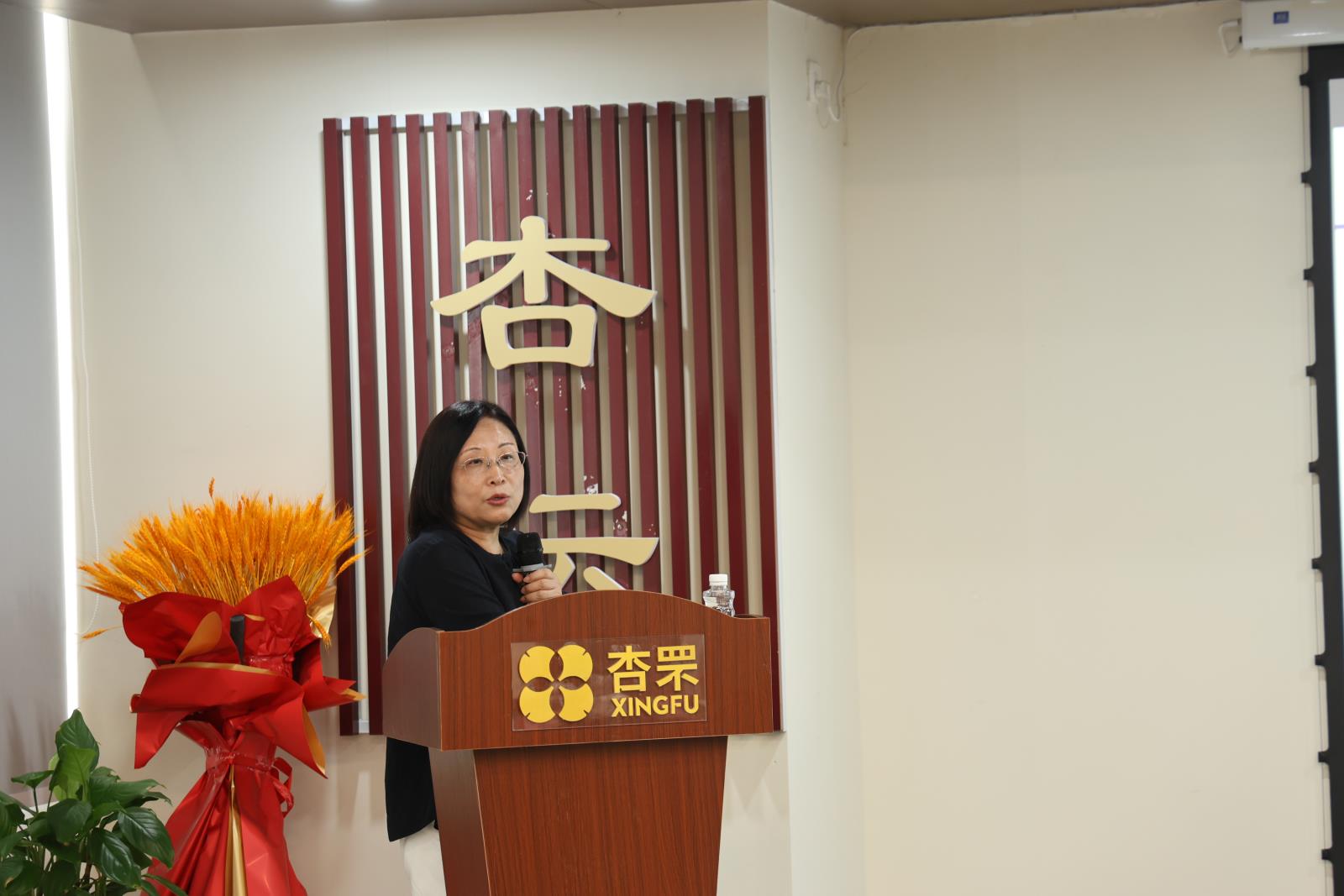 会议照片16.jpg 会议照片16.jpg